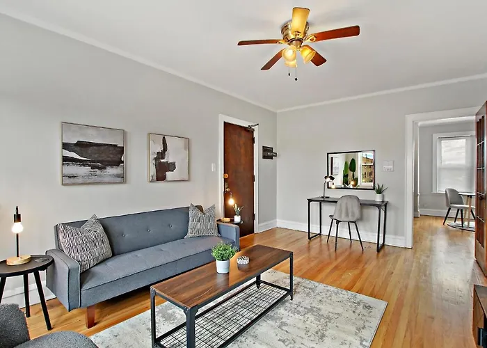 Vibrant 1br Close To Dining - Cullom B3 Chicago